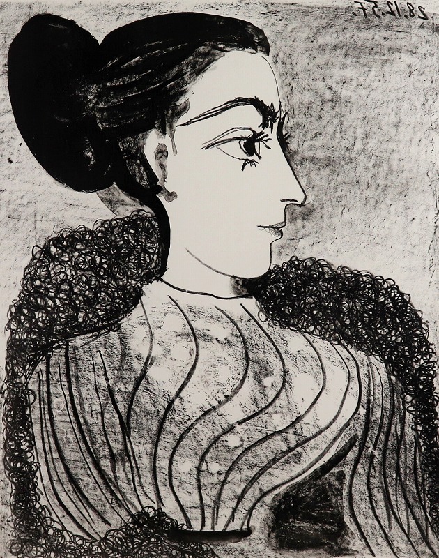 シニヨンの女性